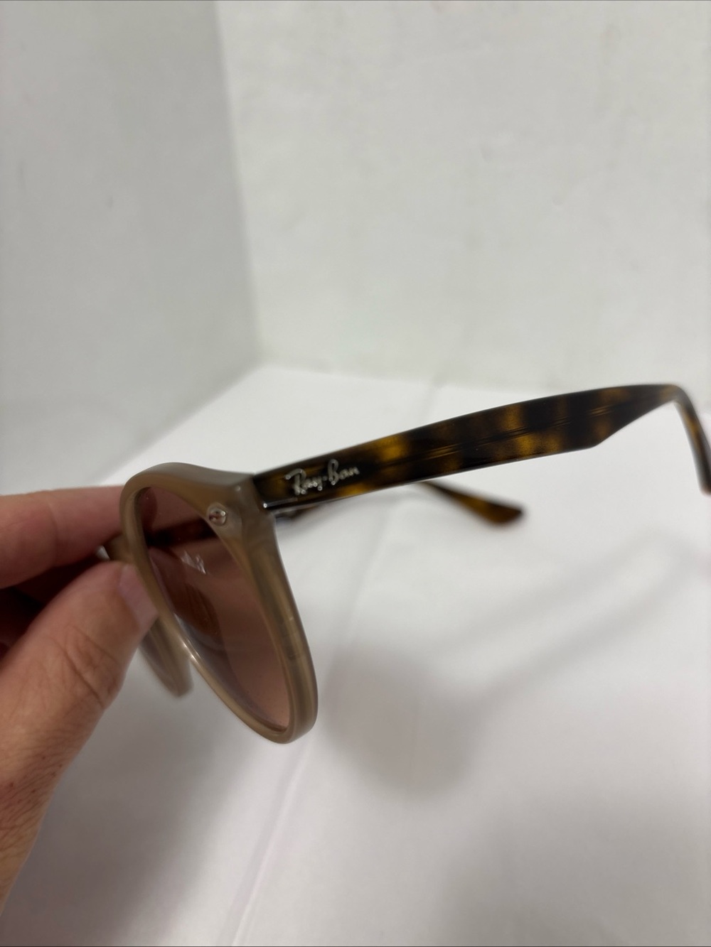 Ray-Ban Havana Round Sunglasses Beige Frame with Pink Gradient Gray Lenses. New. - Picture 7 of 10